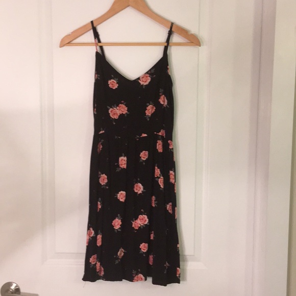 Divided Floral Dress Size 6 - Picture 9 of 10